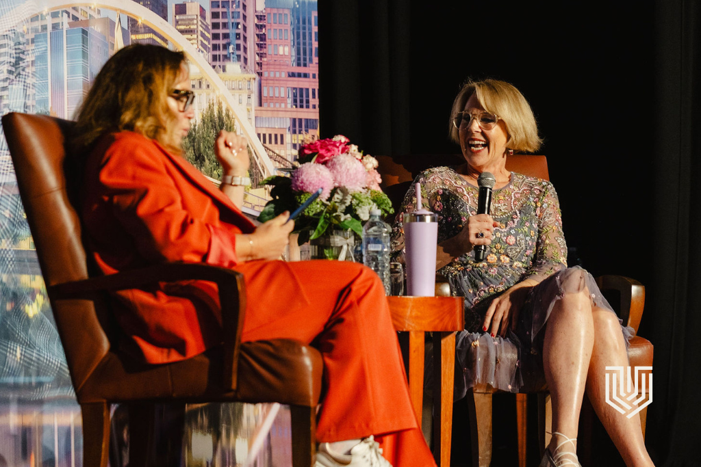 Julia_Morris_on_stage