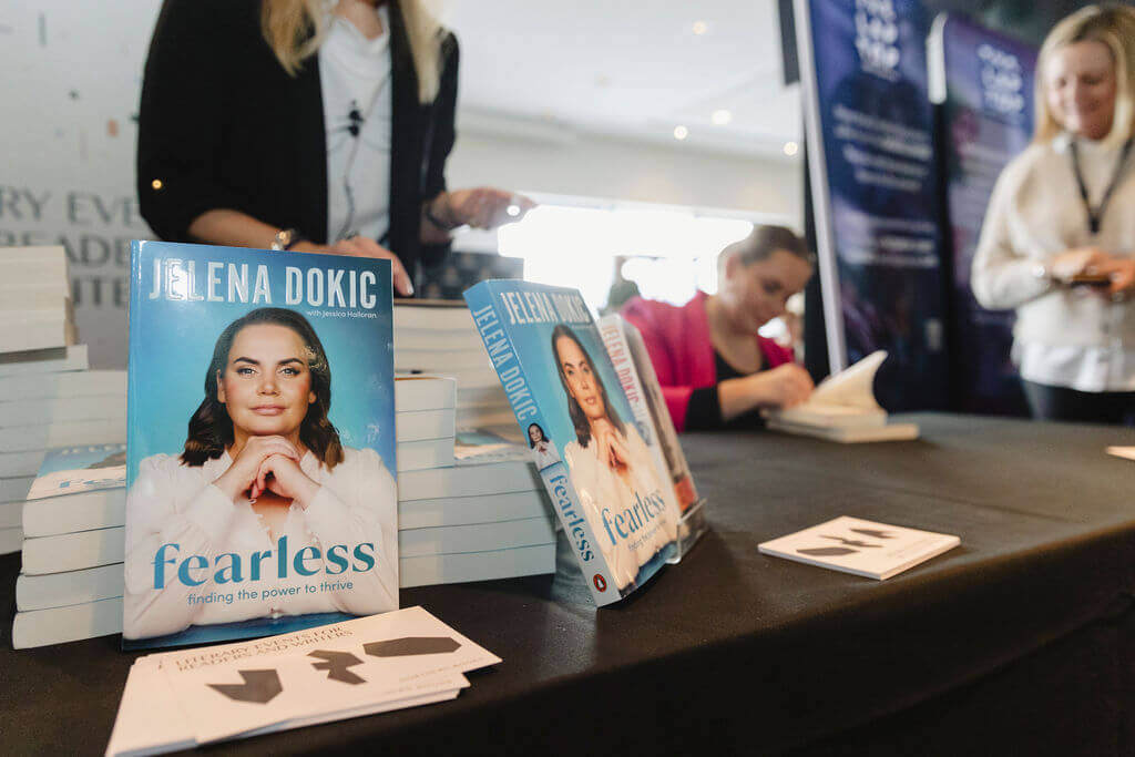 WomenLeadershipSummit2024-BookSigning-027